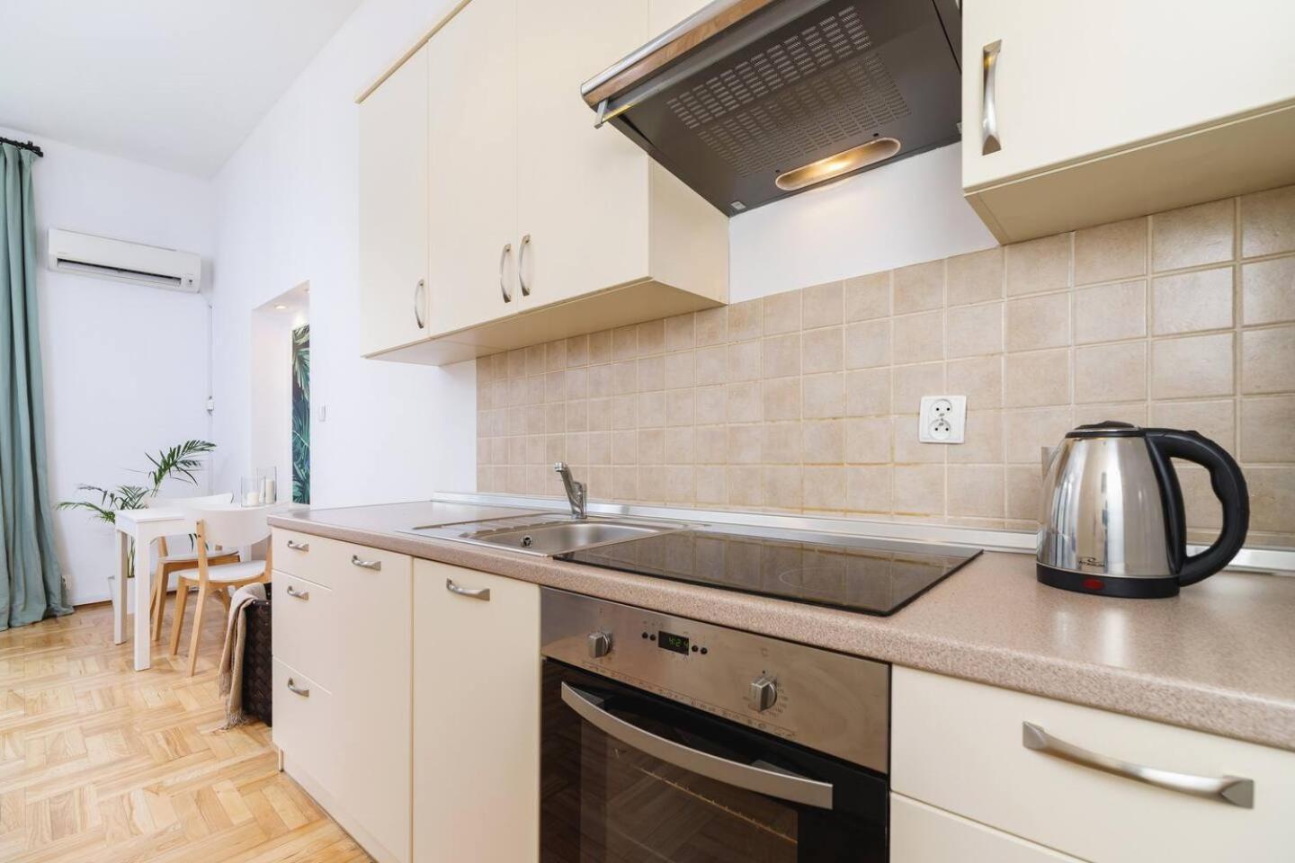 Private Parking - Old Town - Sw Krzyza 16 Street Apartment Krakow Bagian luar foto